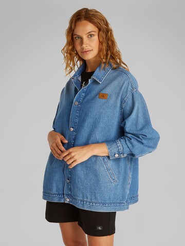 Calvin Klein Jeans Преходно яке в синьо: отпред