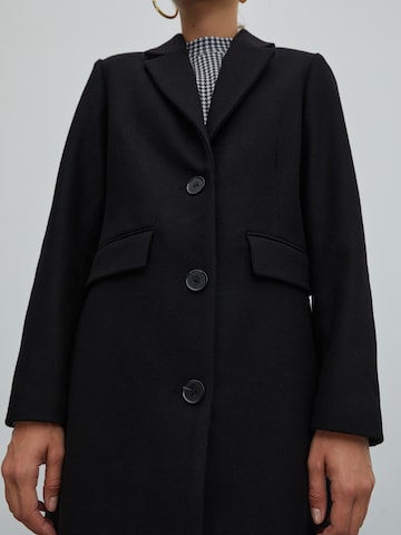 EDITED Between-Seasons Coat 'Airin' in Black