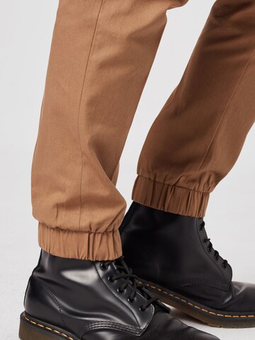 Tapered Pantaloni cargo di BURTON MENSWEAR LONDON in marrone