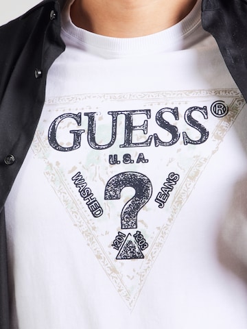 GUESS Μπλουζάκι σε λευκό