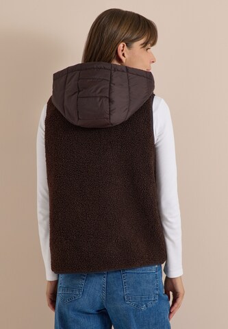 CECIL Vest in Brown