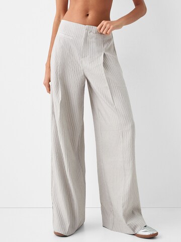 Wide Leg Pantalon à plis Bershka en gris : devant