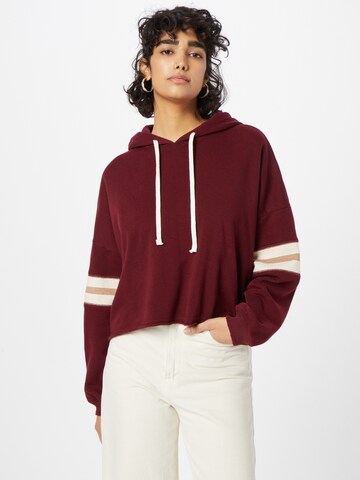 American Eagle Sweatshirt in Red: front