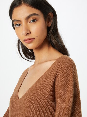 VILA Sweater in Brown