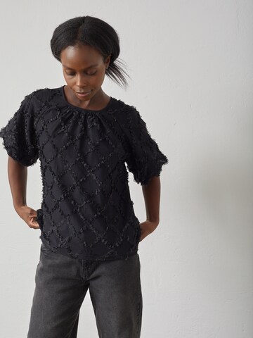 SISTERS POINT - Camiseta 'VAI' en negro: frente