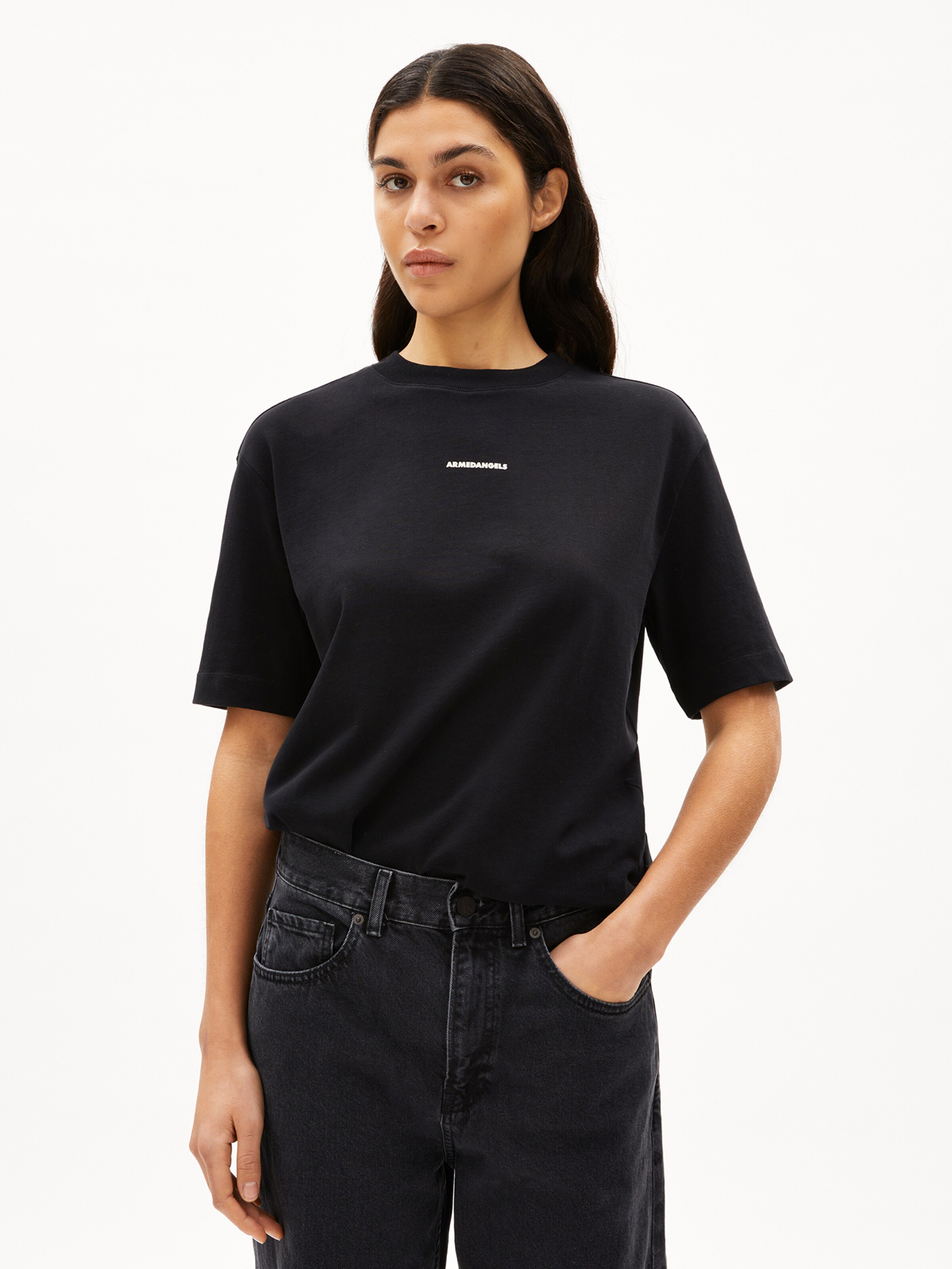 T-shirt ARMEDANGELS en noir : devant