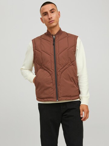 Gilet di R.D.D. ROYAL DENIM DIVISION in marrone: frontale