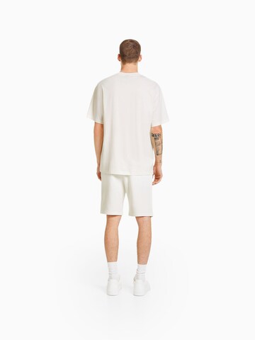 Bershka Loosefit Shorts in Weiß