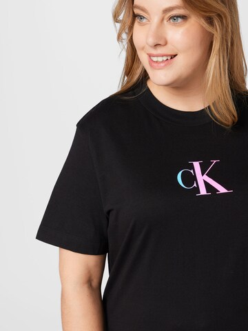 Calvin Klein Jeans Curve T-Shirt in Schwarz