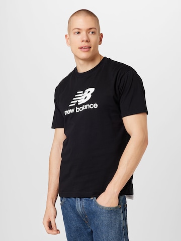 new balance قميص بلون أسود: الأمام