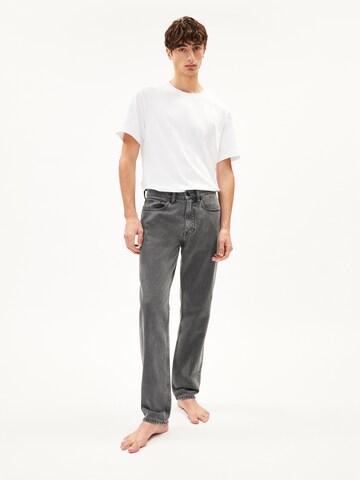ARMEDANGELS Regular Jeans 'DYLAANO' in Grau