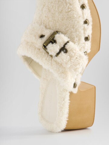 Bershka Clogs in White