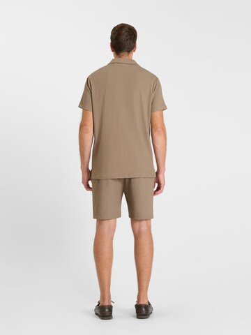 Coupe regular Chemise 'LARIS' Le Temps Des Cerises en marron