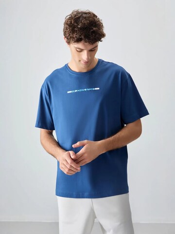 Tommy Life Shirt in Blue: front