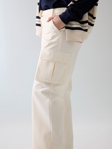 GUESS Regular Cargo Pants in White