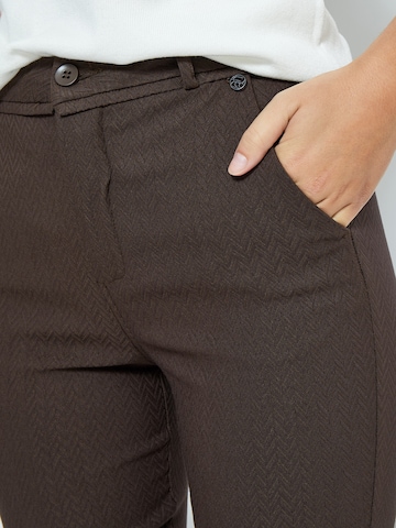 minus Flared Hose 'Carma' in Braun
