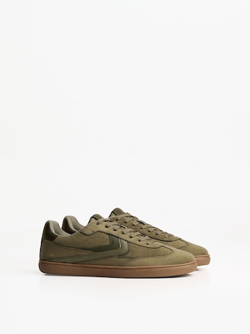 Baskets basses Bershka en vert
