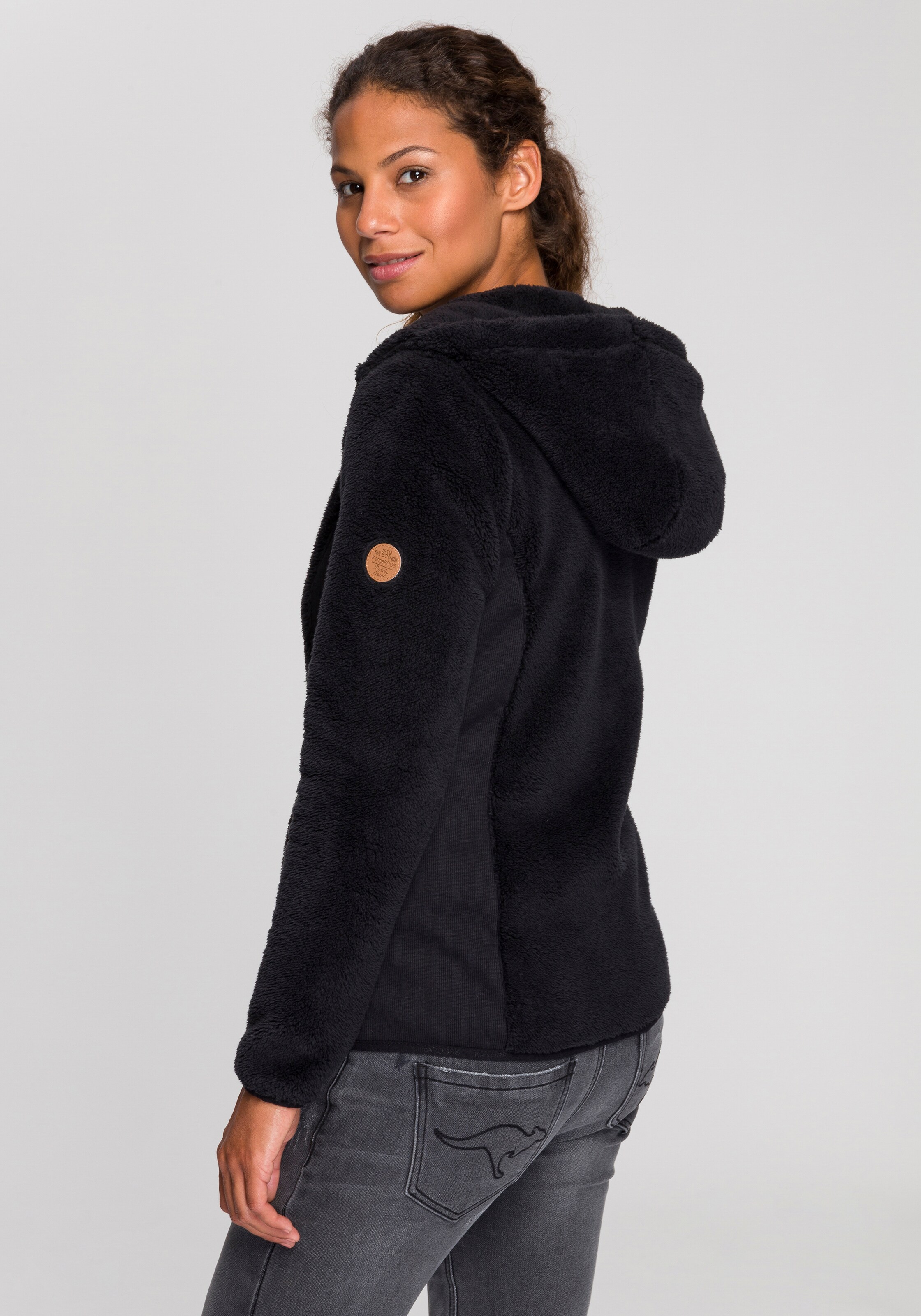 Frauen Große Größen KangaROOS Kapuzenplüschjacke in Schwarz - FI39917 Frauen Große Größen KangaROOS Kapuzenplüschjacke in Schwarz - FI39917