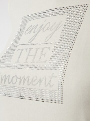 Maglietta 'Au44tumn' di ZABAIONE in bianco