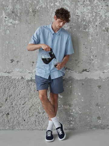 Sneaker bassa '09-4269' di Estro in blu