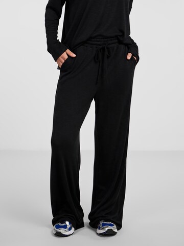 Loosefit Pantalon PIECES en noir : devant