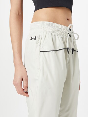 Effilé Pantalon de sport UNDER ARMOUR en gris