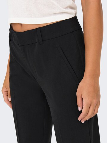 Slimfit Pantaloni chino 'ONLKYRA' di ONLY in nero