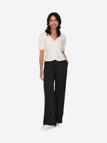 regular Pantaloni 'Onltizana Cotton Loose Wvn Noos 15319090' di ONLY in nero