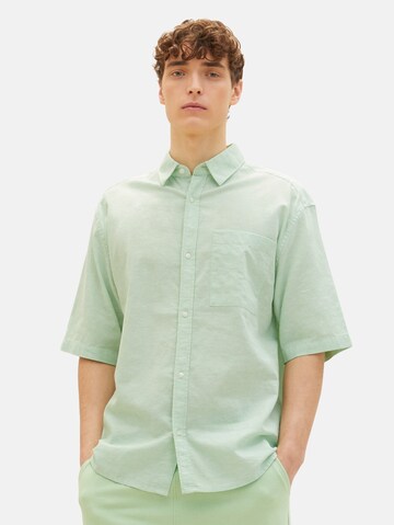 TOM TAILOR DENIM Comfort Fit Skjorte i grøn: forside