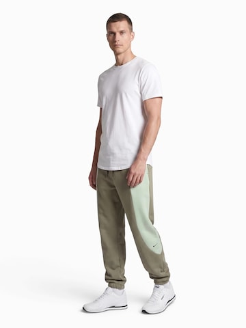 Nike Sportswear Дънки Tapered Leg Панталон 'TECH FLC PRO' в зелено