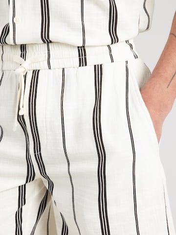 Loosefit Survêtement 'ONSTINUS STEPAN' Only & Sons en blanc