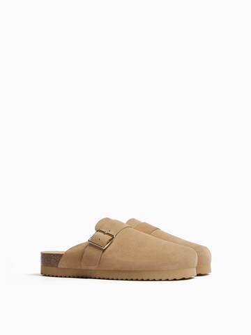 Bershka Clogs in Beige