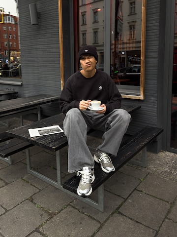 ADIDAS ORIGINALS Sweatshirt 'Adicolor' in Black