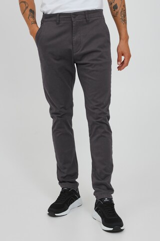 !Solid - Slimfit Calças chino 'Artus' em cinzento: frente