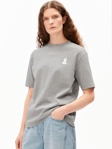 T-shirt 'Tarjaa' ARMEDANGELS en gris : devant