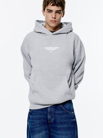 Pull&BearSweater majica 'MANZANA STWD' - siva boja