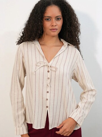 Bigdart - Blusa em branco: frente