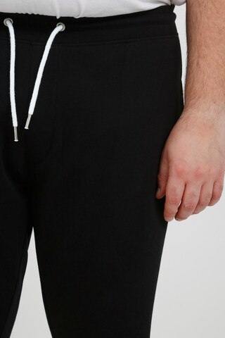 !Solid Tapered Trousers 'TAMBERT' in Black