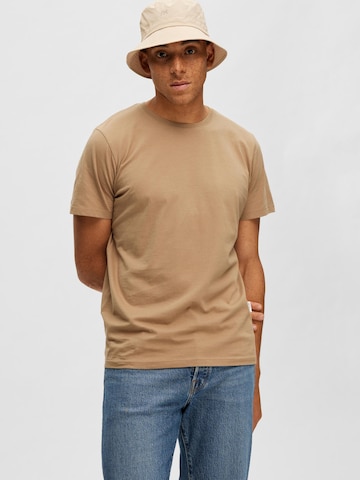 T-Shirt 'Aspen' SELECTED HOMME en marron