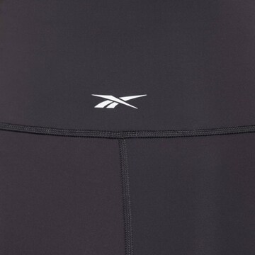 Reebok Skinny Sportshorts in Schwarz