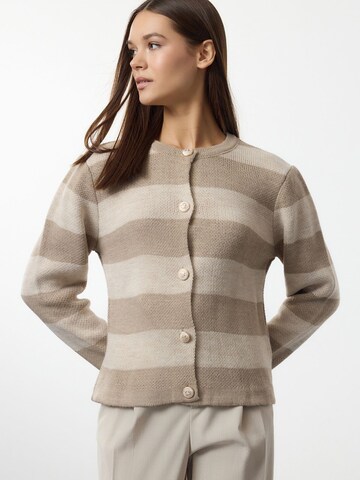 Cardigan Trendyol en beige : devant