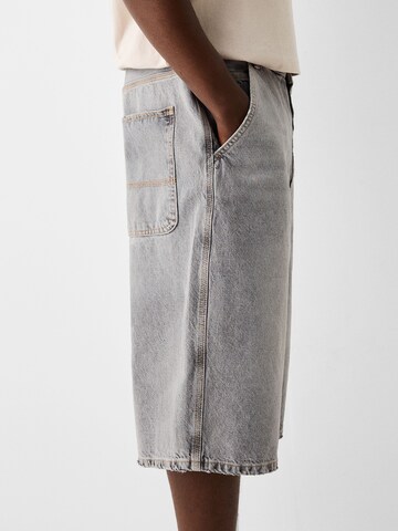 Bershka Loosefit Shorts in Grau