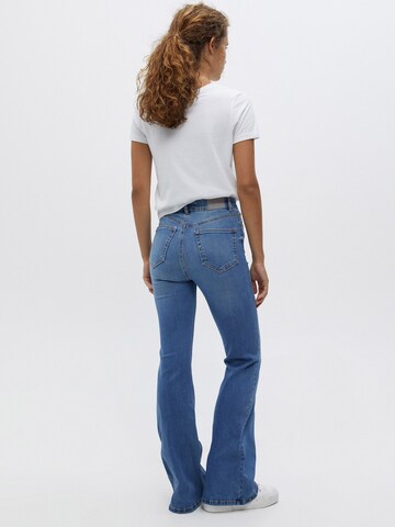 Pull&Bear Flared Jeans in Blau