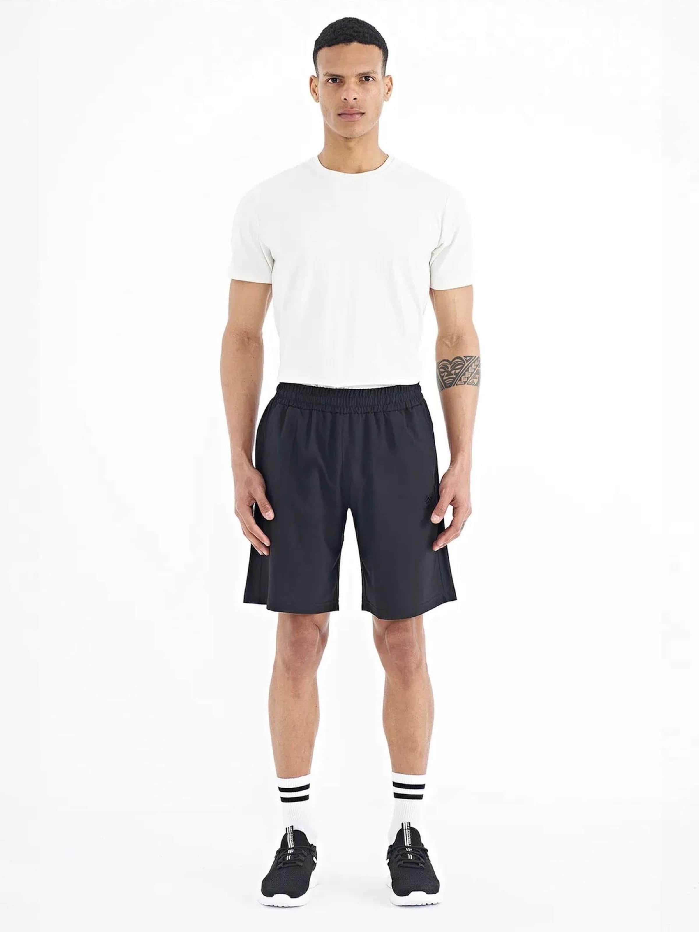 Wide leg Pantaloni di Tommy Life in nero