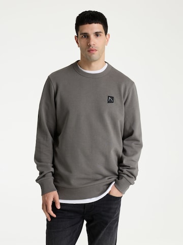 Sweat-shirt 'Toby' CHASIN' en gris : devant