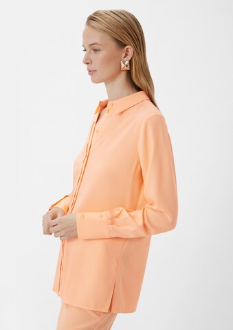 COMMA Blus i orange: framsida