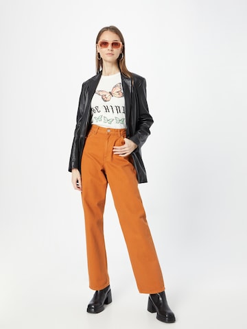 Monki Regular Jeans in Oranje