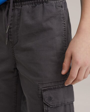 WE Fashion Regular Trousers in Grey