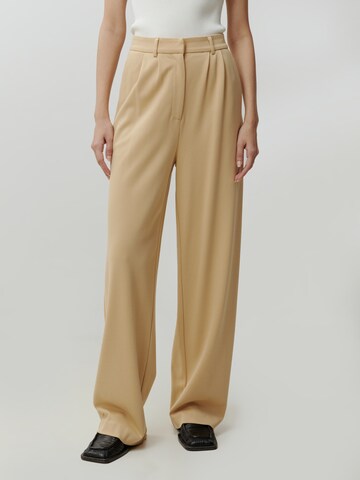 EDITED Wide leg Bandplooibroek 'Sude' in Beige: voorkant