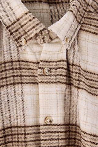 Coupe regular Chemise Trendyol en beige